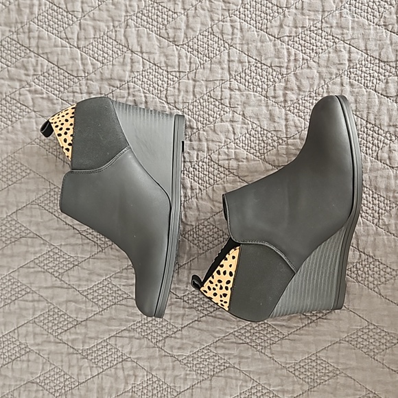 NWOT Pierre Dumas Wedge Booties - Picture 6 of 6